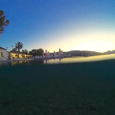 Mandalya Отель Гёльтюрбюку